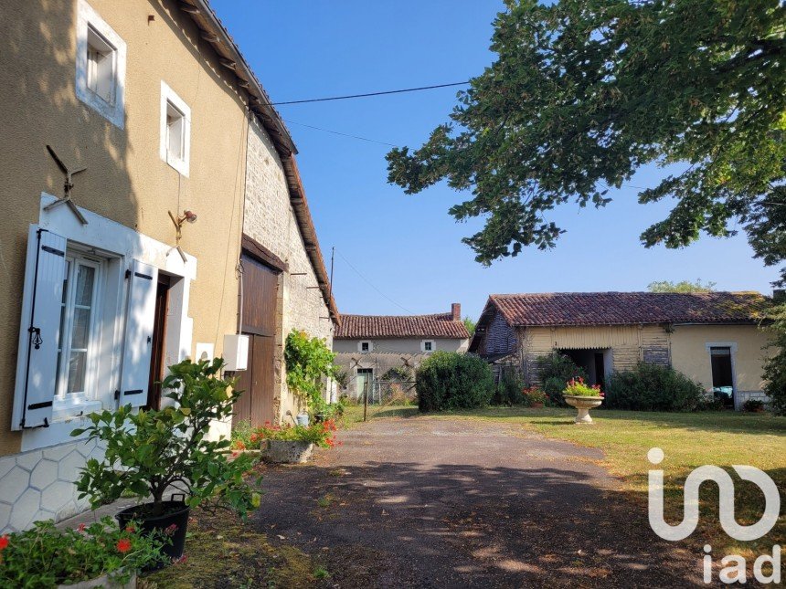 Maison 2 pièces de 53 m² à Le Bouchage (16350)