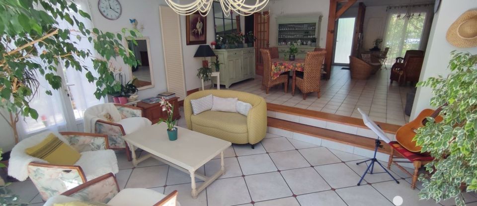 House 8 rooms of 211 m² in Chartres (28000)