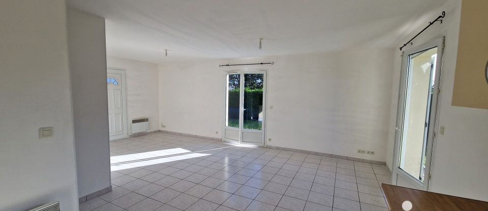 House 4 rooms of 75 m² in Mirepeix (64800)