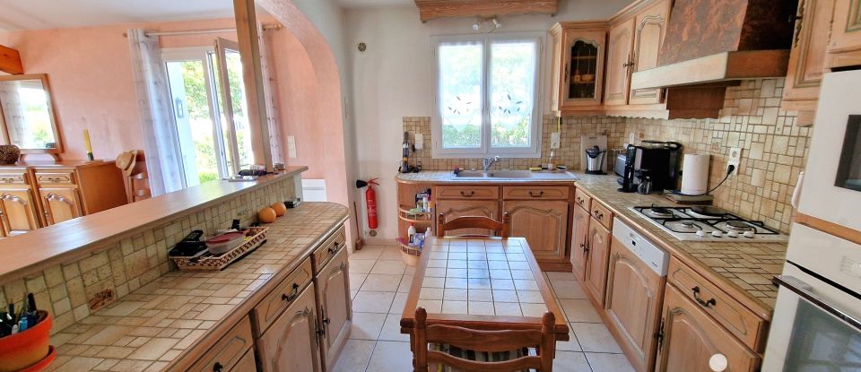 Traditional house 3 rooms of 104 m² in Marennes (17320)