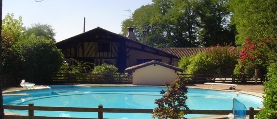 Traditional house 7 rooms of 234 m² in Saint-Michel-de-Castelnau (33840)