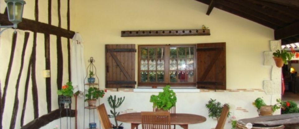 Traditional house 7 rooms of 234 m² in Saint-Michel-de-Castelnau (33840)