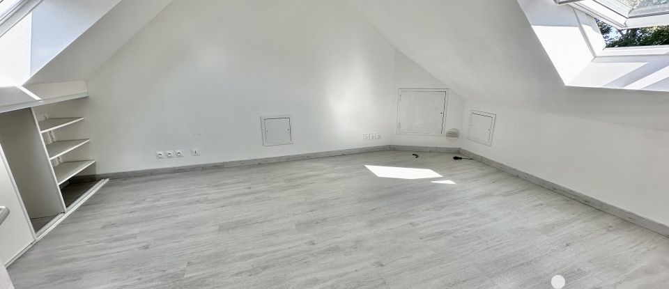 House 5 rooms of 115 m² in Sainte-Croix-Hague (50440)