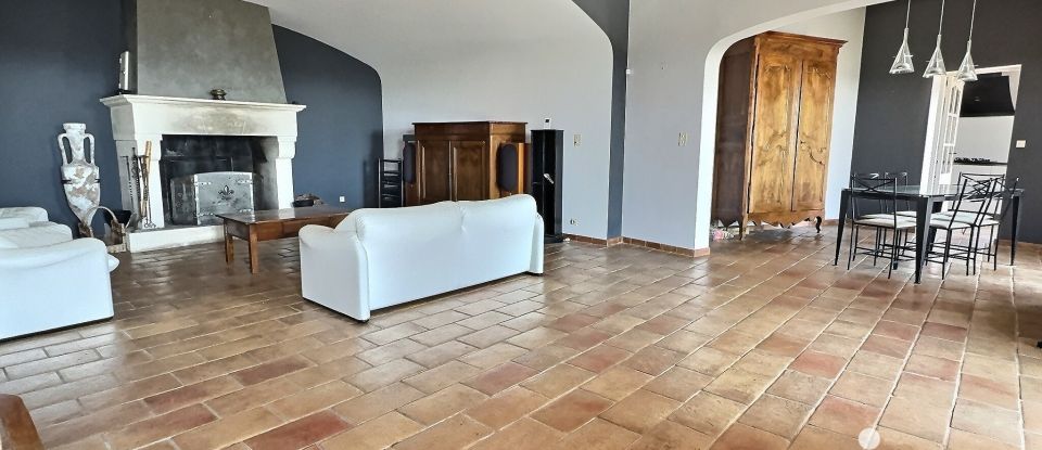 Traditional house 8 rooms of 196 m² in La Valette-du-Var (83160)