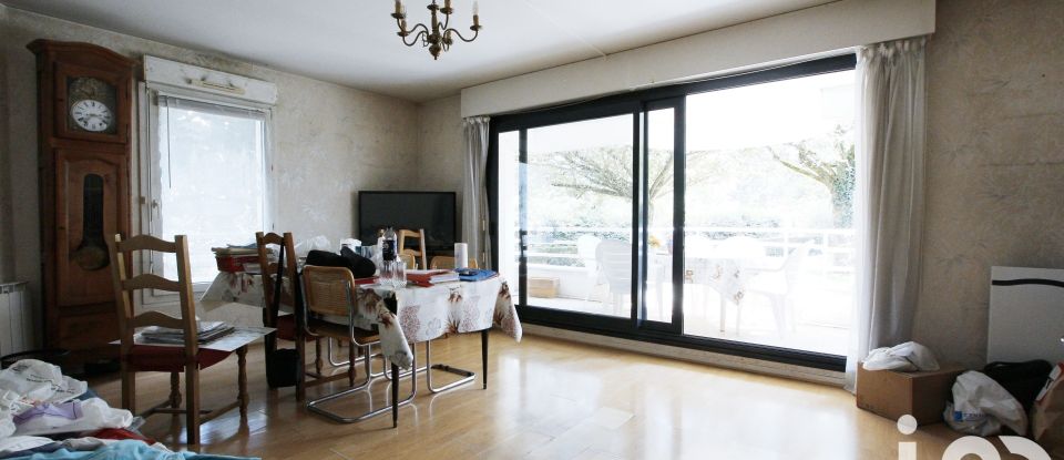 Apartment 5 rooms of 90 m² in Vélizy-Villacoublay (78140)