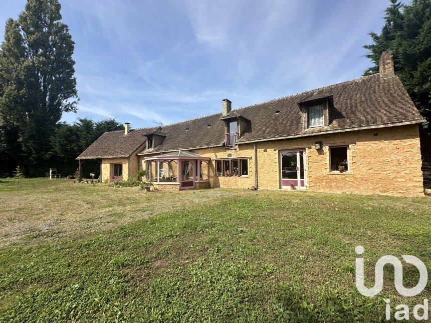 Country house 8 rooms of 207 m² in Sillé-le-Philippe (72460)