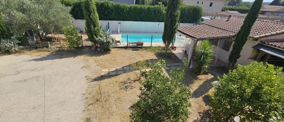 House 8 rooms of 215 m² in Laudun-l'Ardoise (30290)