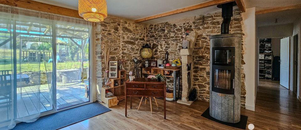 Longère 10 pièces de 194 m² à Saint-Fiacre-sur-Maine (44690)