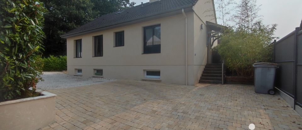 Maison traditionnelle 5 pièces de 140 m² à Saint-Aubin-lès-Elbeuf (76410)