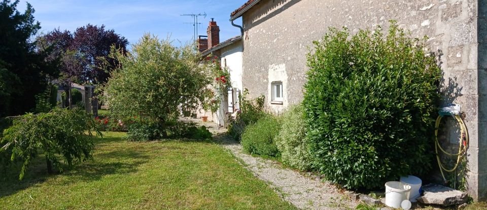 Longere 9 rooms of 168 m² in Usson-du-Poitou (86350)