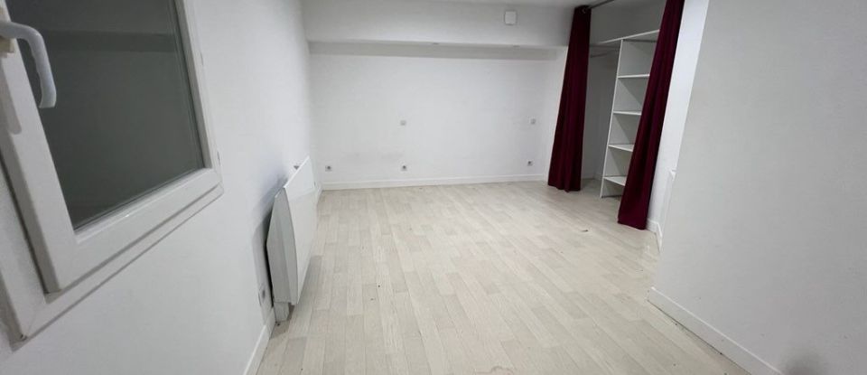 Maison 10 pièces de 307 m² à Saint-Romain-le-Noble (47270)