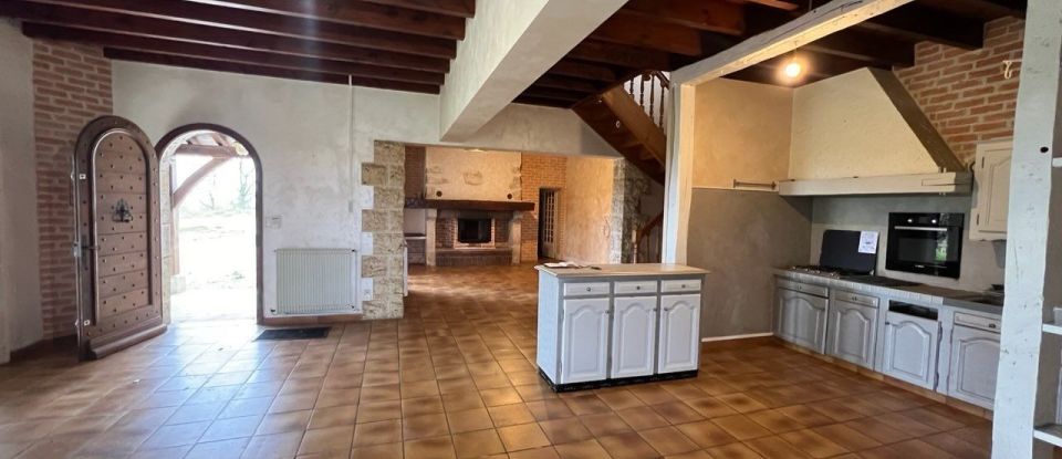 Maison 10 pièces de 307 m² à Saint-Romain-le-Noble (47270)