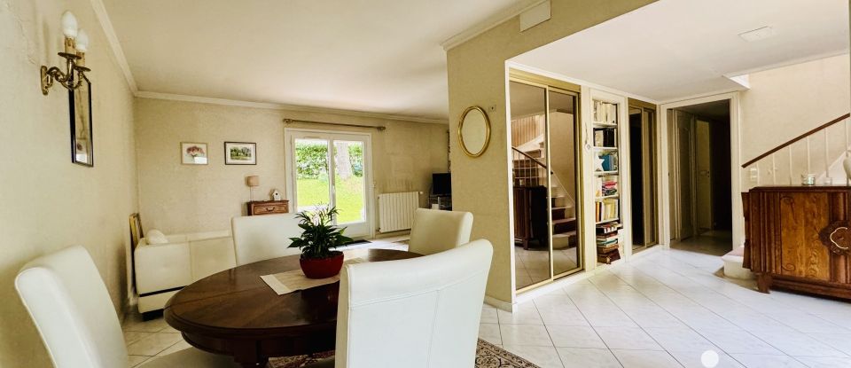 Maison 5 pièces de 140 m² à Les Essarts-le-Roi (78690)