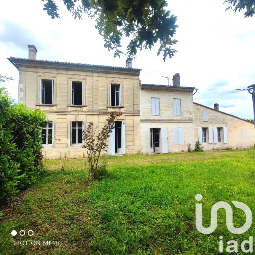 Maison traditionnelle 12 pièces de 288 m² à Arveyres (33500)