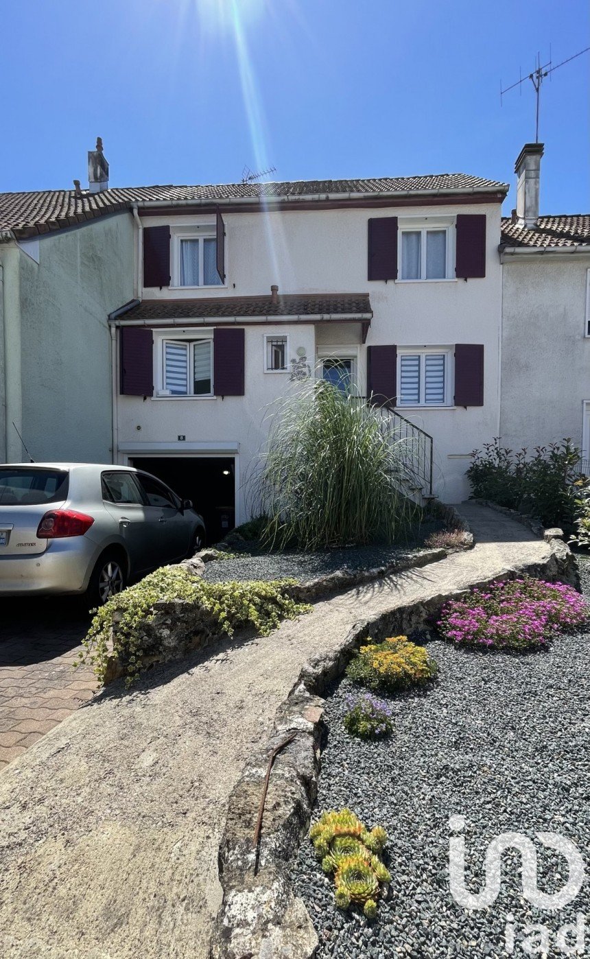 Town house 6 rooms of 110 m² in Parthenay (79200)