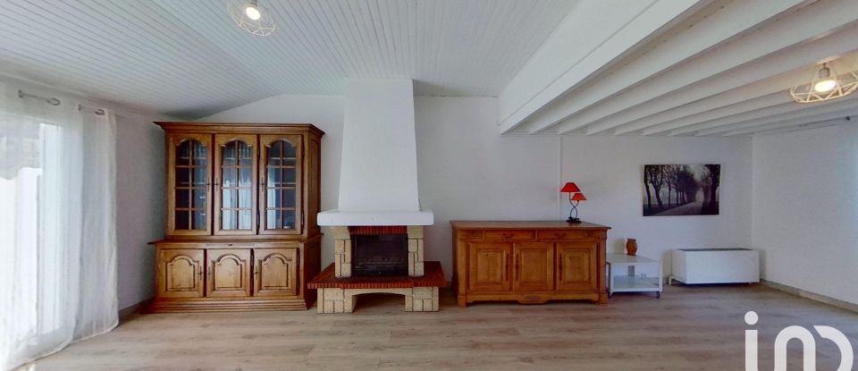 Traditional house 4 rooms of 93 m² in Saint-Pierre-lès-Nemours (77140)