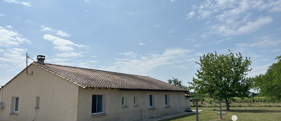 Traditional house 4 rooms of 139 m² in Bonneville-et-Saint-Avit-de-Fumadières (24230)