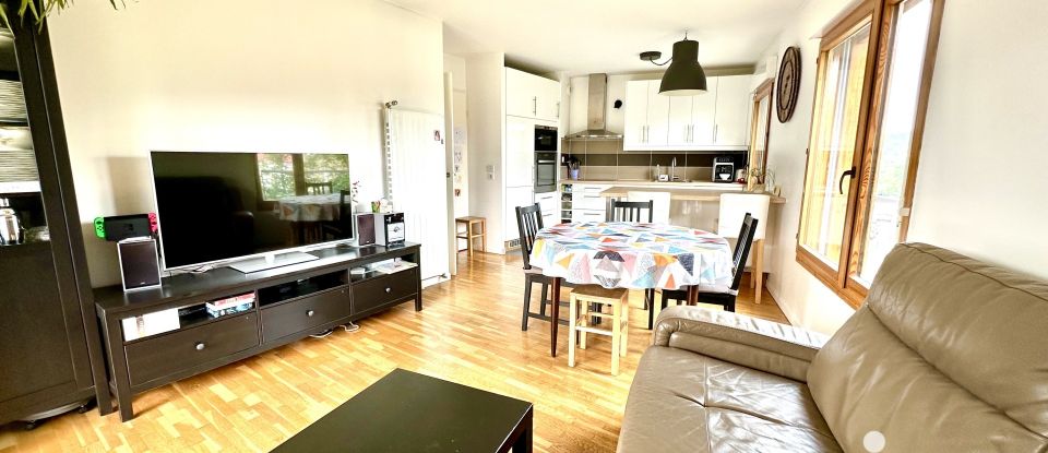 Apartment 3 rooms of 65 m² in Massy (91300)