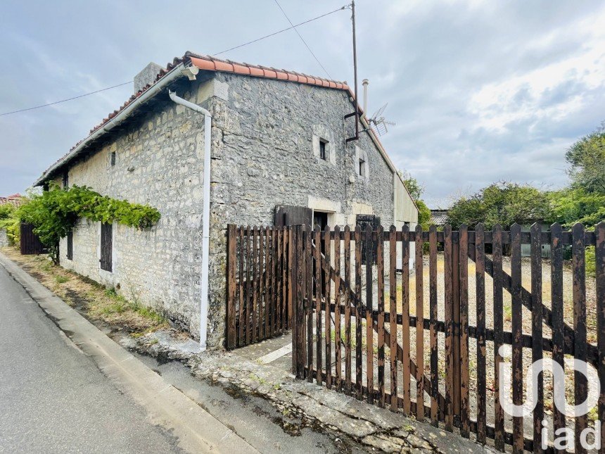 House 3 rooms of 141 m² in Ruffec (16700)