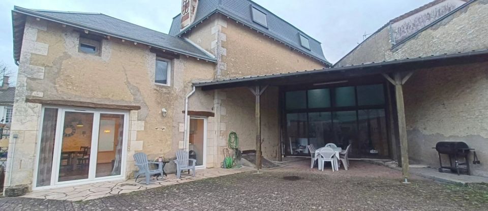 House 9 rooms of 209 m² in CHAMPIGNY-EN-ROCHEREAU (86170)