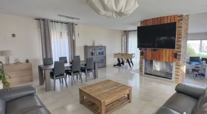 Maison 8 pièces de 328 m² à Varennes-Jarcy (91480)