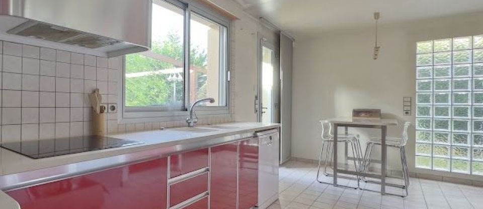 Maison 8 pièces de 328 m² à Varennes-Jarcy (91480)