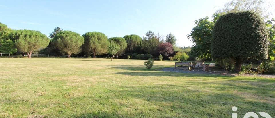 Longère 5 pièces de 118 m² à Aizenay (85190)