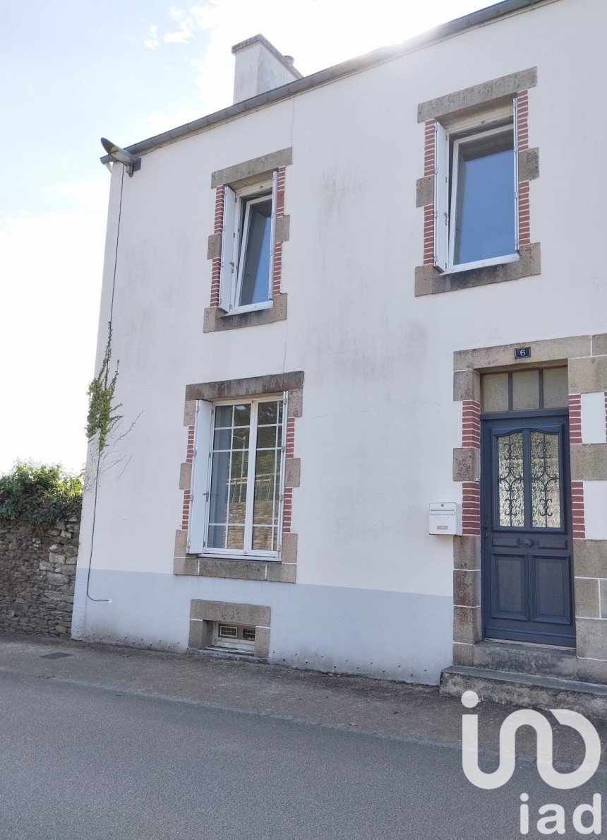 Town house 4 rooms of 77 m² in Carhaix-Plouguer (29270)