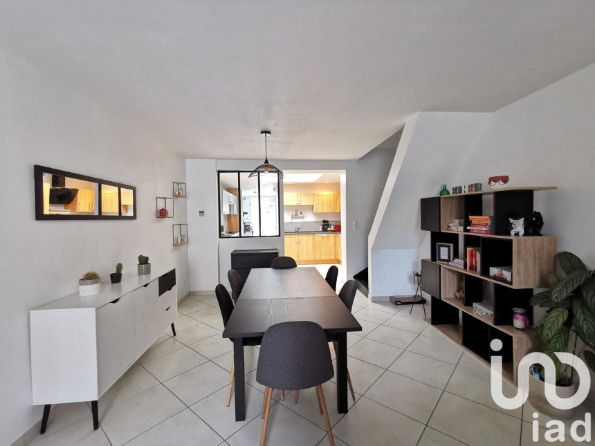 Maison 5 pièces de 98 m² à Roncq (59223)