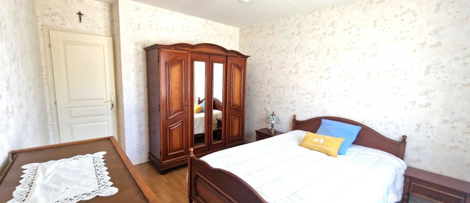 Traditional house 5 rooms of 120 m² in Saint-Gilles-Croix-de-Vie (85800)