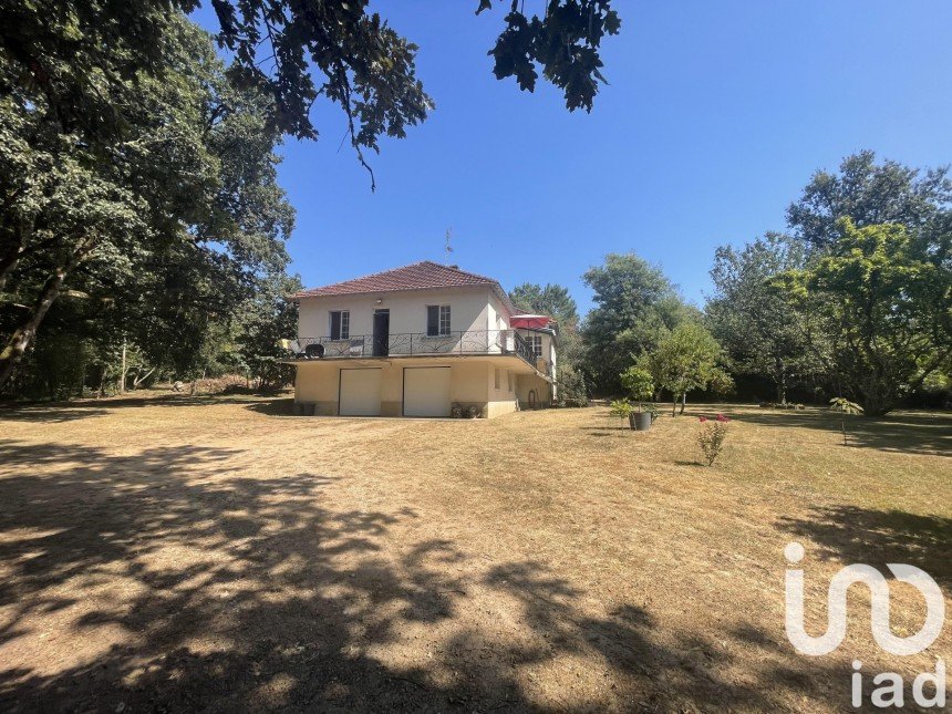 Traditional house 8 rooms of 167 m² in Saint-Félix-de-Reillac-et-Mortemart (24260)