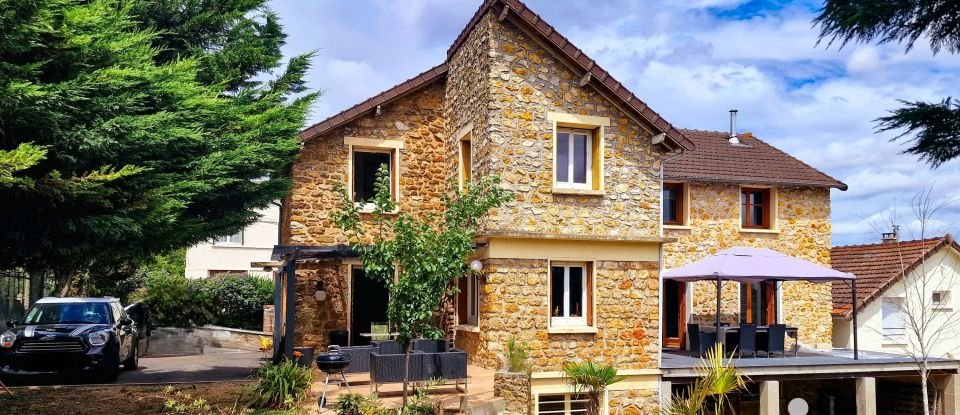 Maison 10 pièces de 265 m² à Viry-Châtillon (91170)