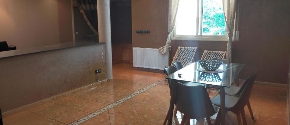 House 9 rooms of 216 m² in Sorgues (84700)