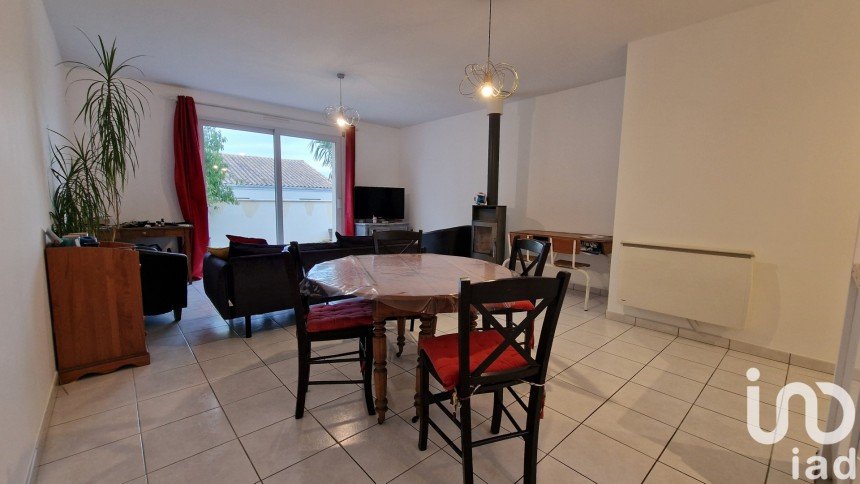 House 4 rooms of 80 m² in Niort (79000)