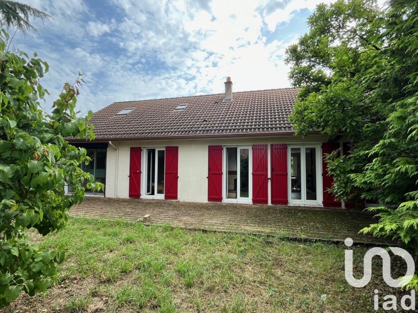 House 7 rooms of 147 m² in Selommes (41100)