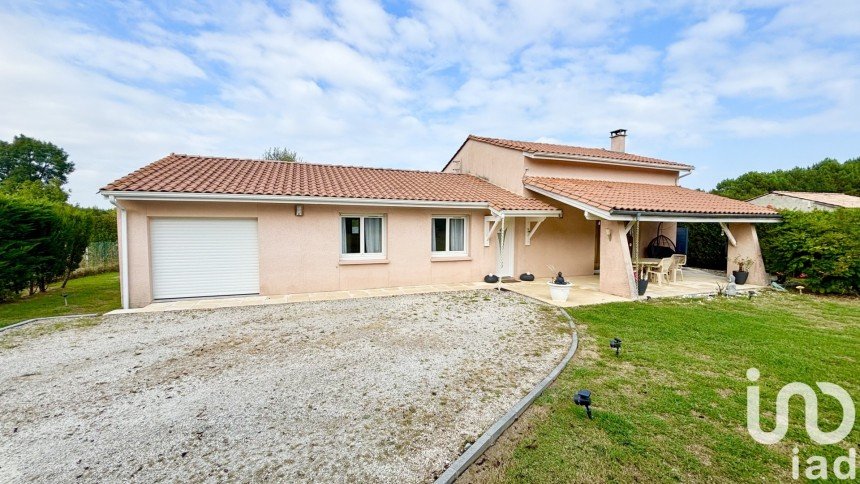 Maison traditionnelle 5 pièces de 130 m² à Saint-Yzan-de-Soudiac (33920)