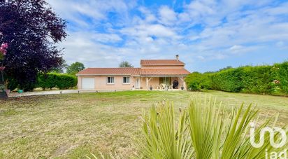 Traditional house 5 rooms of 130 m² in Saint-Yzan-de-Soudiac (33920)