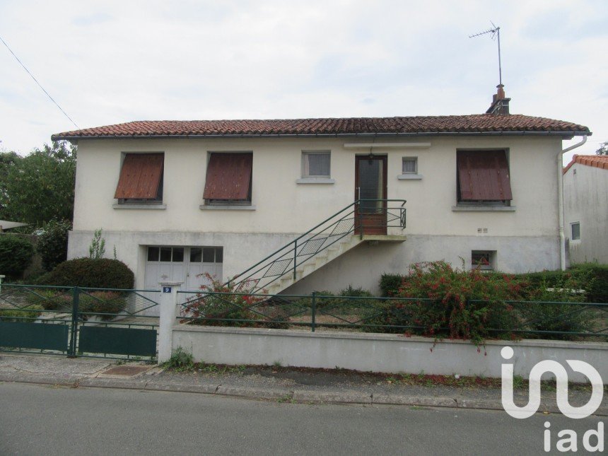 House 5 rooms of 86 m² in Moncoutant (79320)