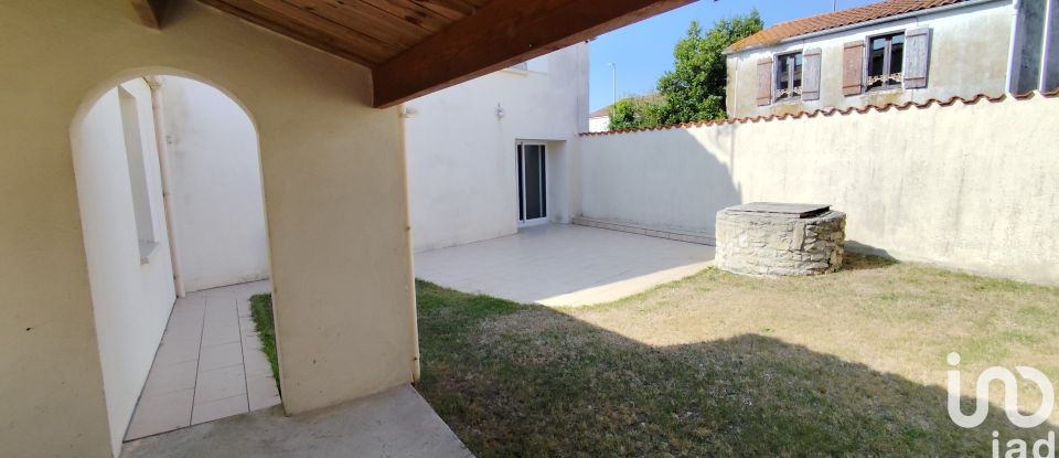 Village house 5 rooms of 112 m² in Vérines (17540)