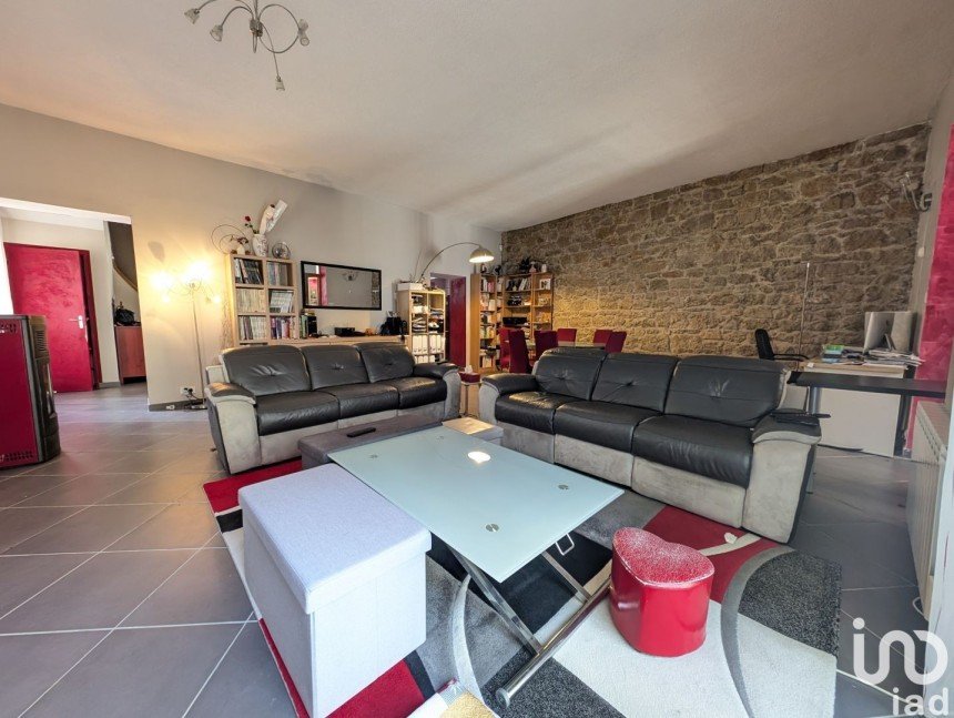 Maison 7 pièces de 212 m² à Oyonnax (01100)