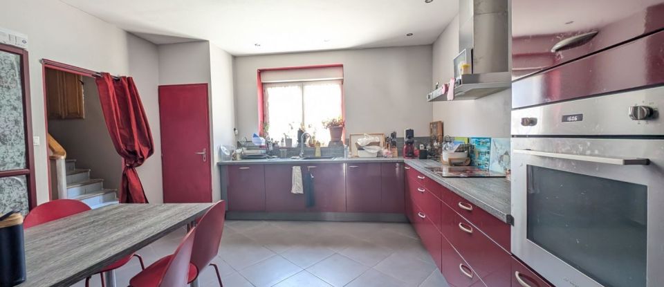 House 7 rooms of 212 m² in Oyonnax (01100)