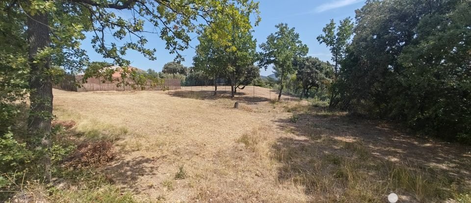 Land of 1,038 m² in Roquessels (34320)