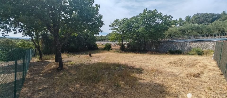 Land of 1,038 m² in Roquessels (34320)