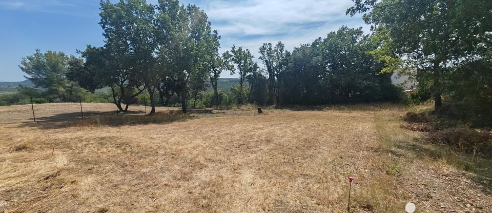 Land of 1,038 m² in Roquessels (34320)