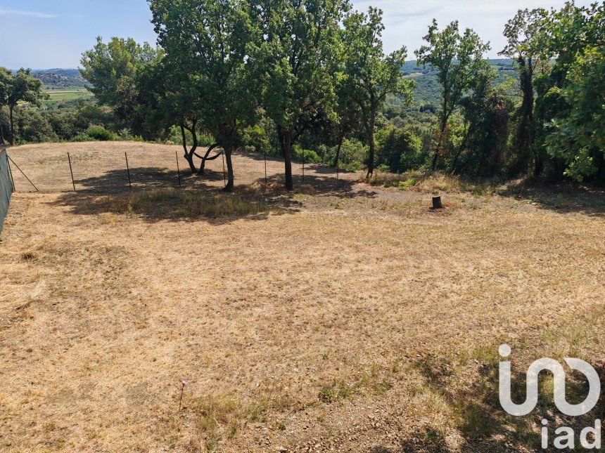 Land of 1,038 m² in Roquessels (34320)