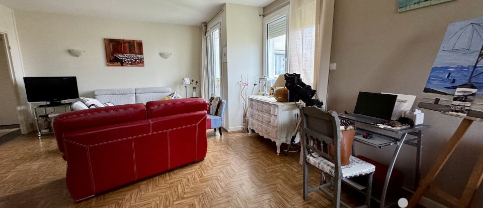 Apartment 3 rooms of 77 m² in Parthenay (79200)