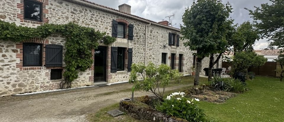 Longere 7 rooms of 227 m² in Le Poiré-sur-Vie (85170)