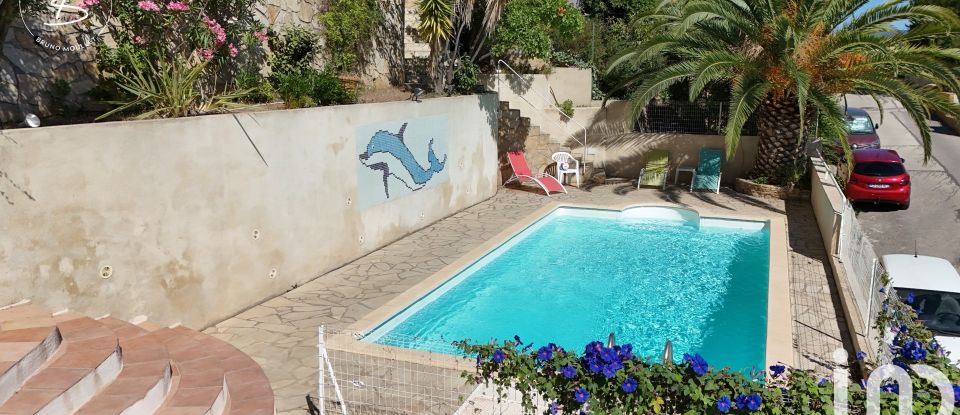 Traditional house 5 rooms of 150 m² in Saint-Cyr-sur-Mer (83270)