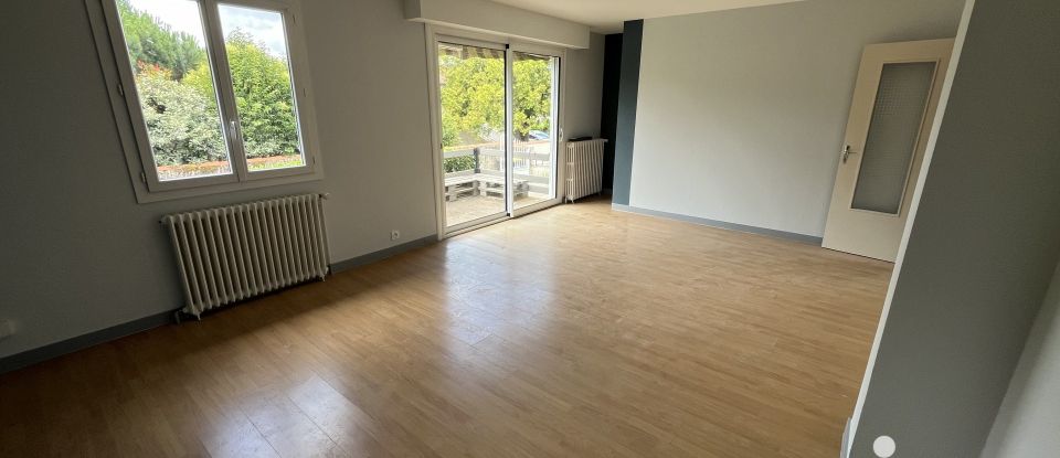 Maison traditionnelle 5 pièces de 141 m² à Parthenay (79200)