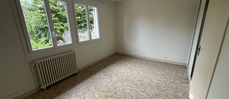 Maison traditionnelle 5 pièces de 141 m² à Parthenay (79200)